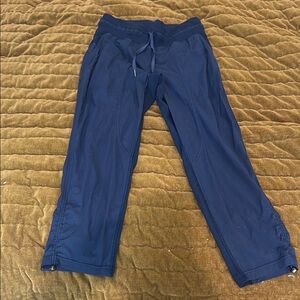 Lululemon navy crop pant size 6